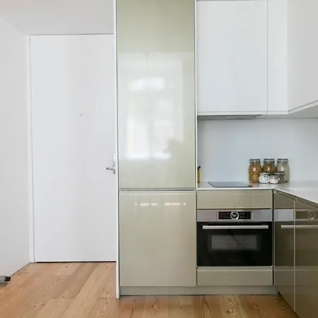 Plum Guide - Velvety Punch Apartment *