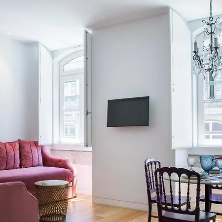 Apartment Plum Guide - Velvety Punch *
